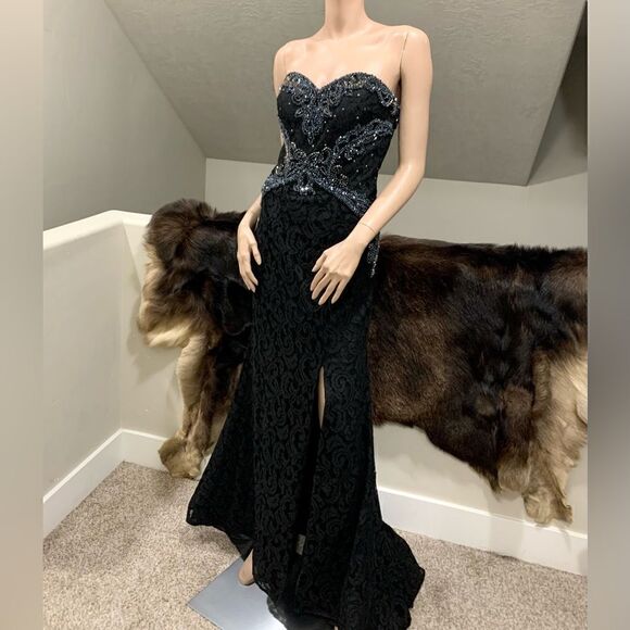 New Stunning Black Floral Lace Beaded Strapless Mermaid Gown - Picture 3 of 13